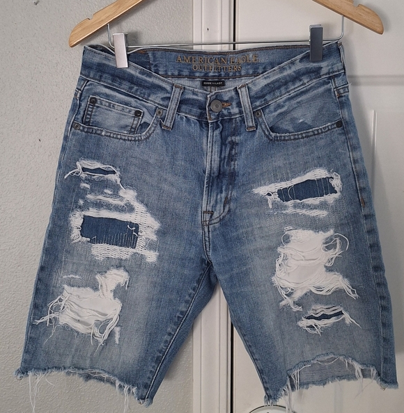 American Eagle Hi-Rise Shortie Distressed Cuffed Denim Shorts Size 29 - Picture 3 of 11